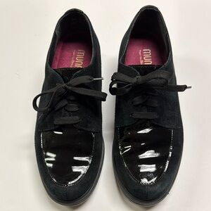 Munro Oxford Women’s Shoe Black with Patent Leather and Suede Accents Size 10